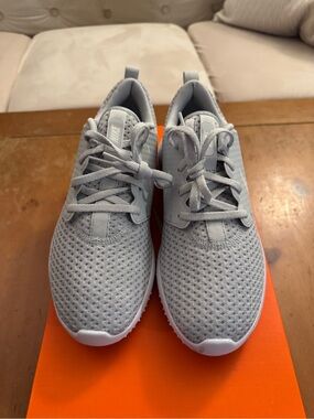 Nike Women’s Light Grey Mesh Golf Sneakers Roshe G